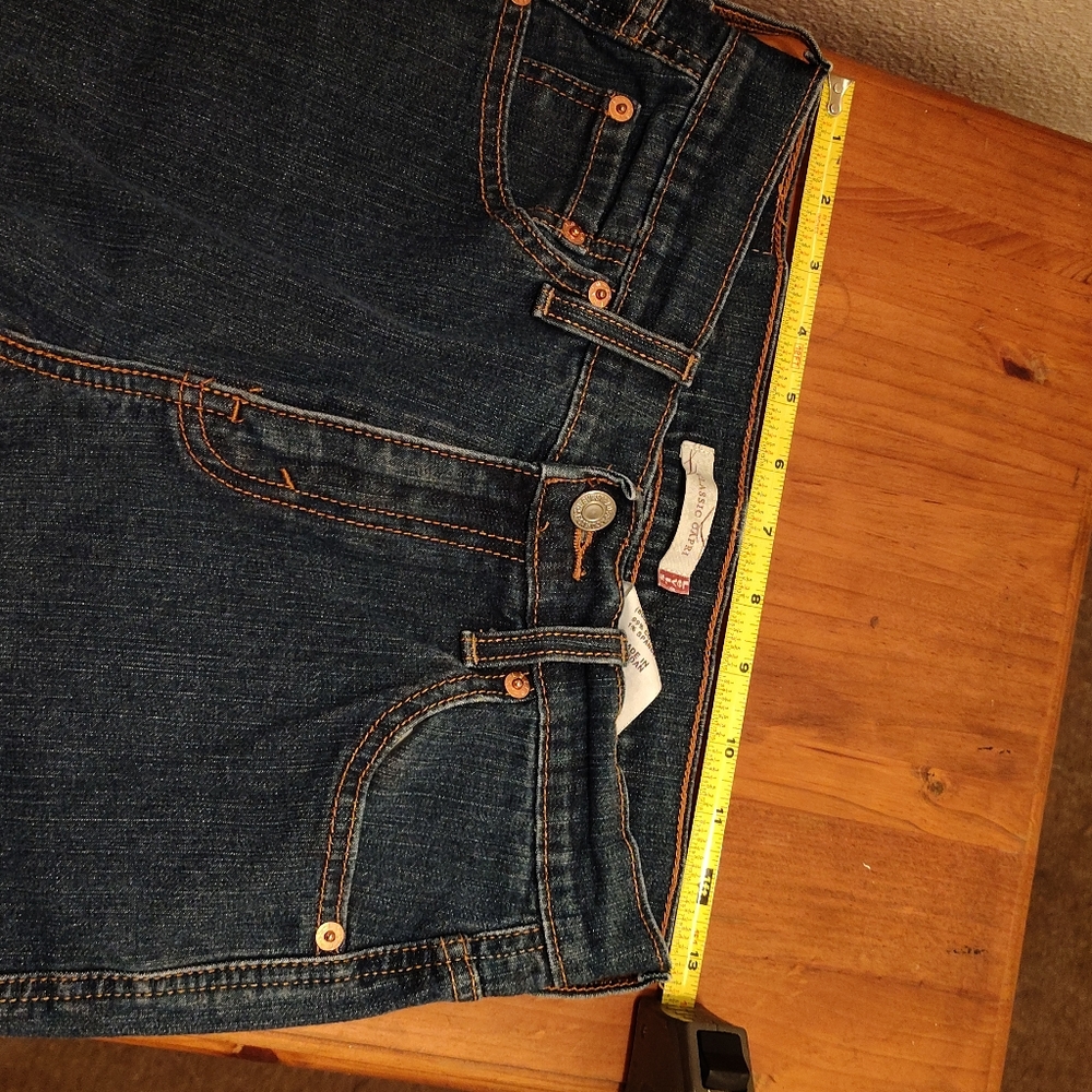 NWOT  women's Signature Levi's Classic Slim Capris - High Rise. - Picture 7 of 12